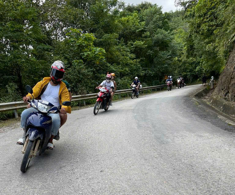 cao-bang-loop-tour-with-ha-giang-mountain-riders